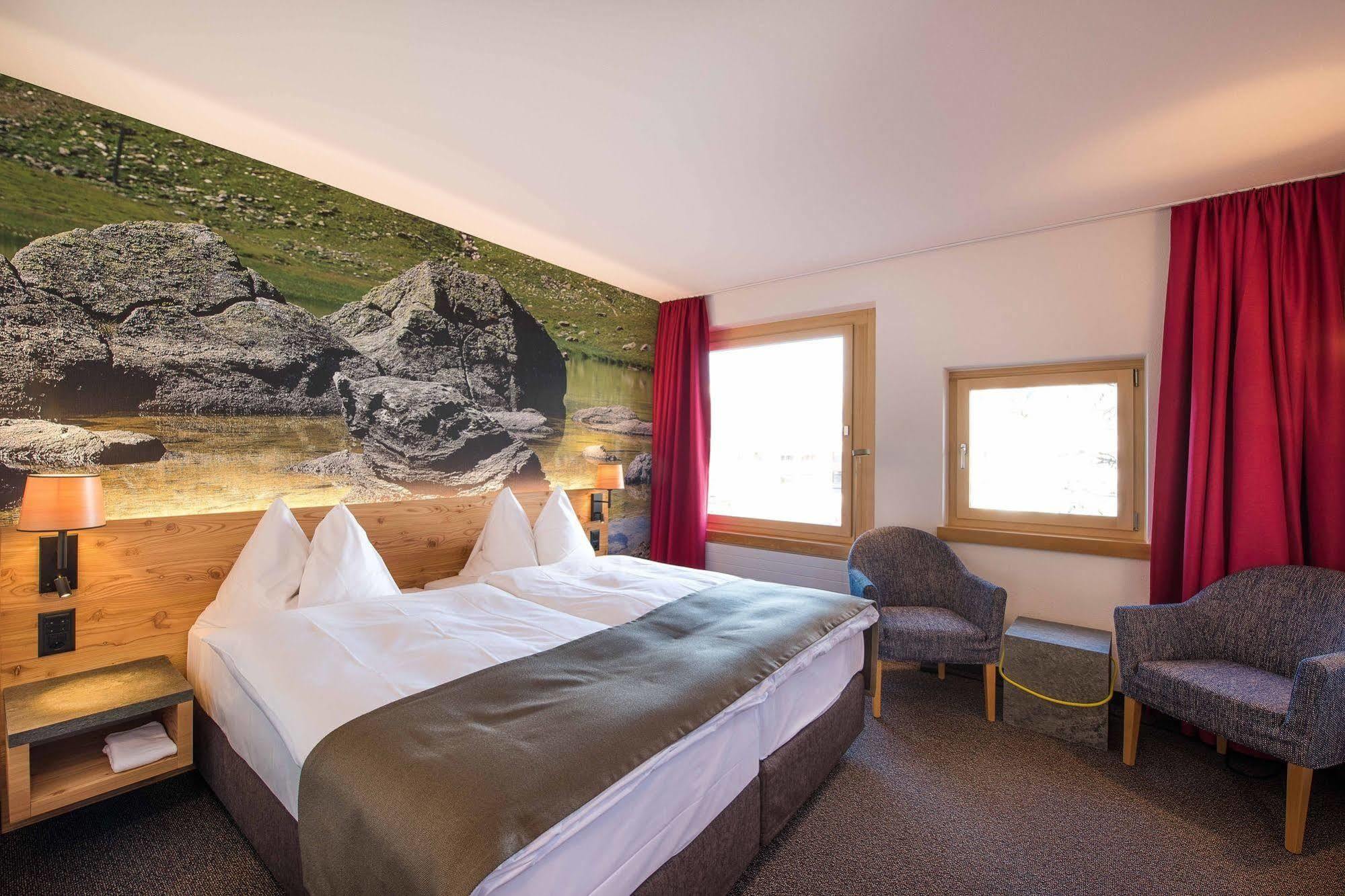 Hotel Garni Chesa Mulin 3*